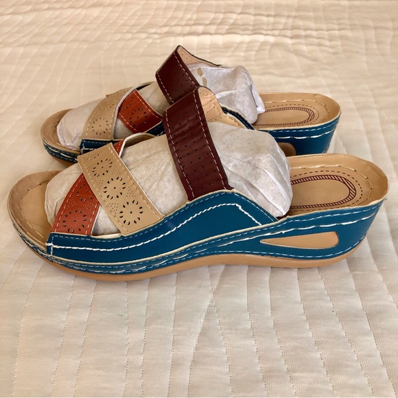 NWOT Multi Color Wedge Sandal - Picture 4 of 16
